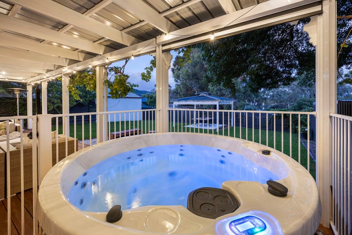 Oliver’s Cottage Yarra Valley | Spa and Sauna gallery image 4