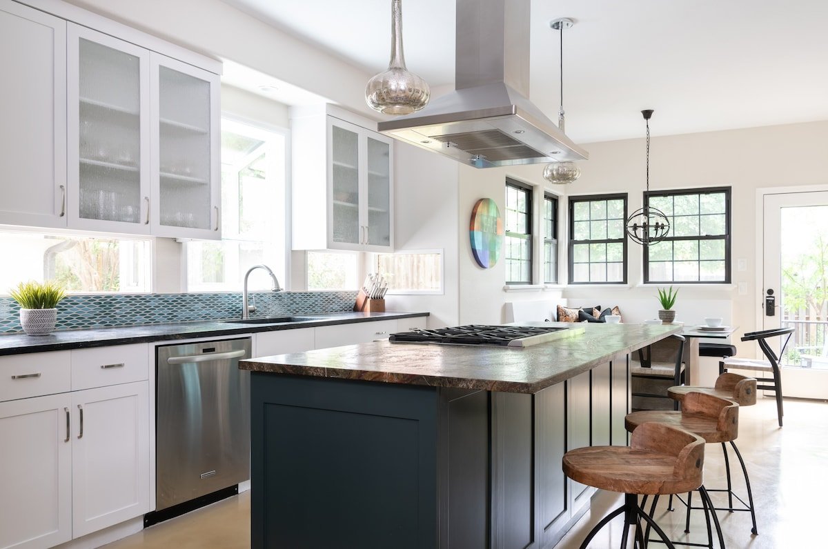 Modern Retreat Minutes from Downtown and Ladybird gallery image 2