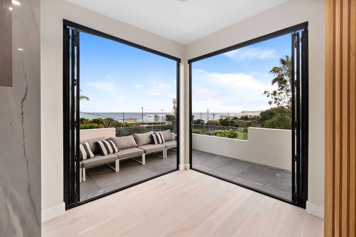 Scenic Malibu Getaway w/ Pool – Steps to the Ocean gallery image 4