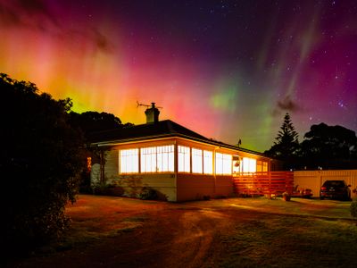 Ocean beach front, (Pillar) 3 Capes Cottage.
