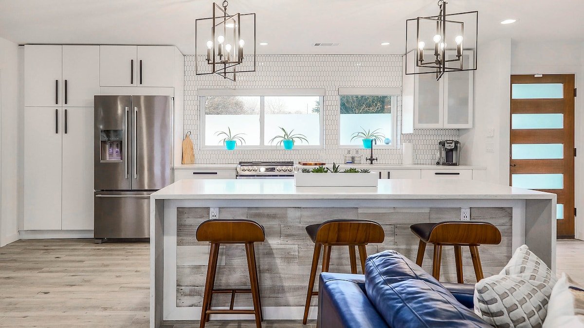 Pool, Hot Tub, BBQ Grill – Mins to Downtown ATX! gallery image 4