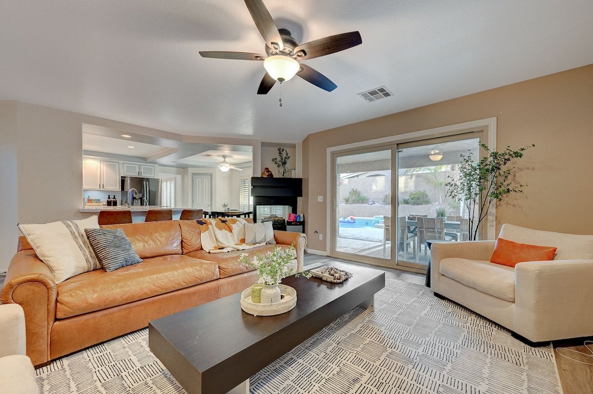 Gorgeous 6BR w/ Pool & Spa Games gallery image 4