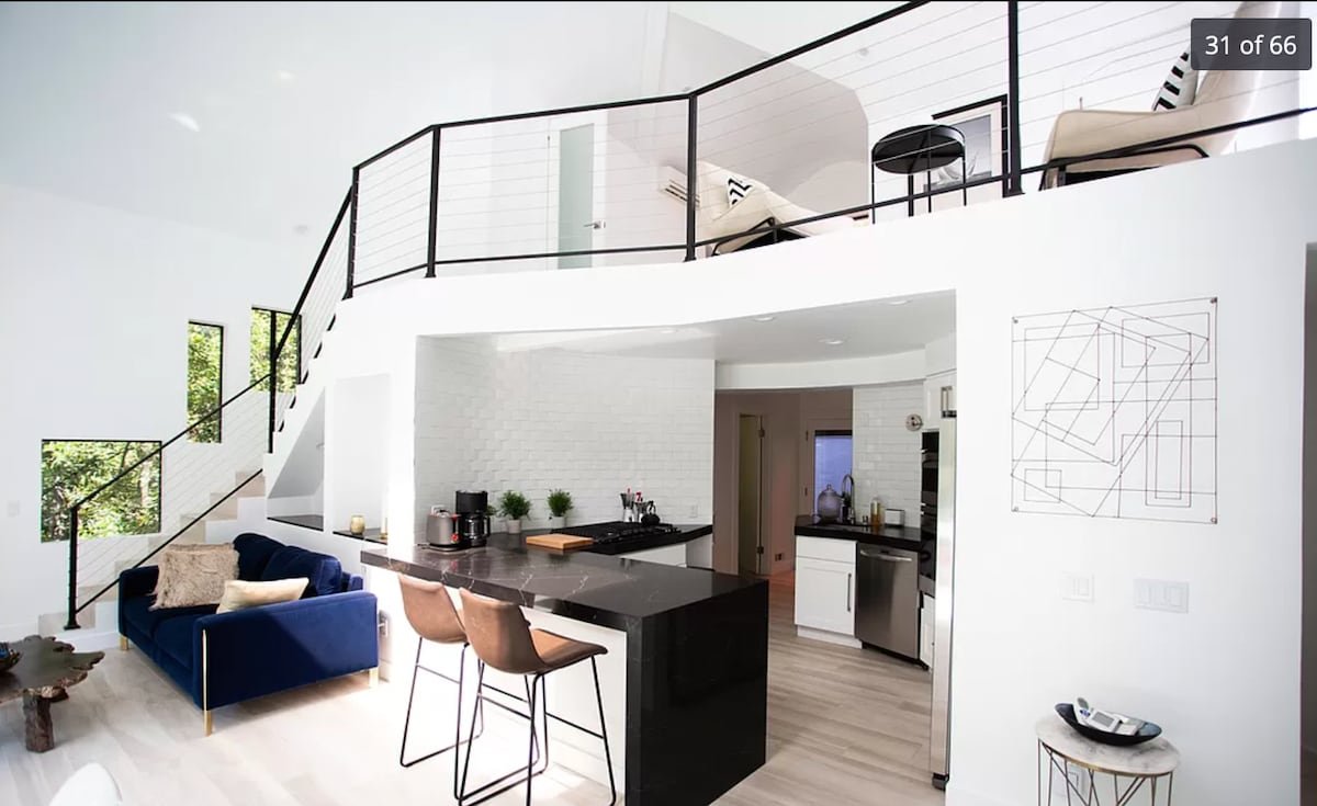 Modern luxury house in Beverly Hills cul-de-sac gallery image 2