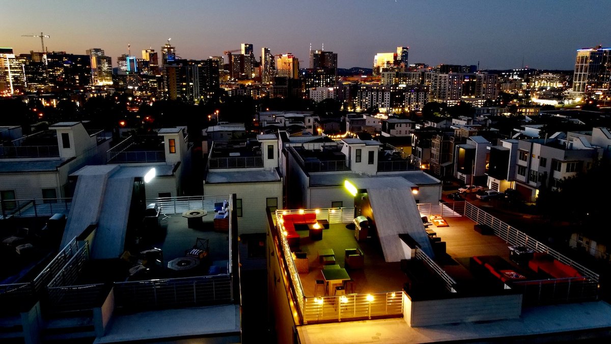 A3) New GULCH HOME – 4BR – AMAZING VIEWS gallery image 3