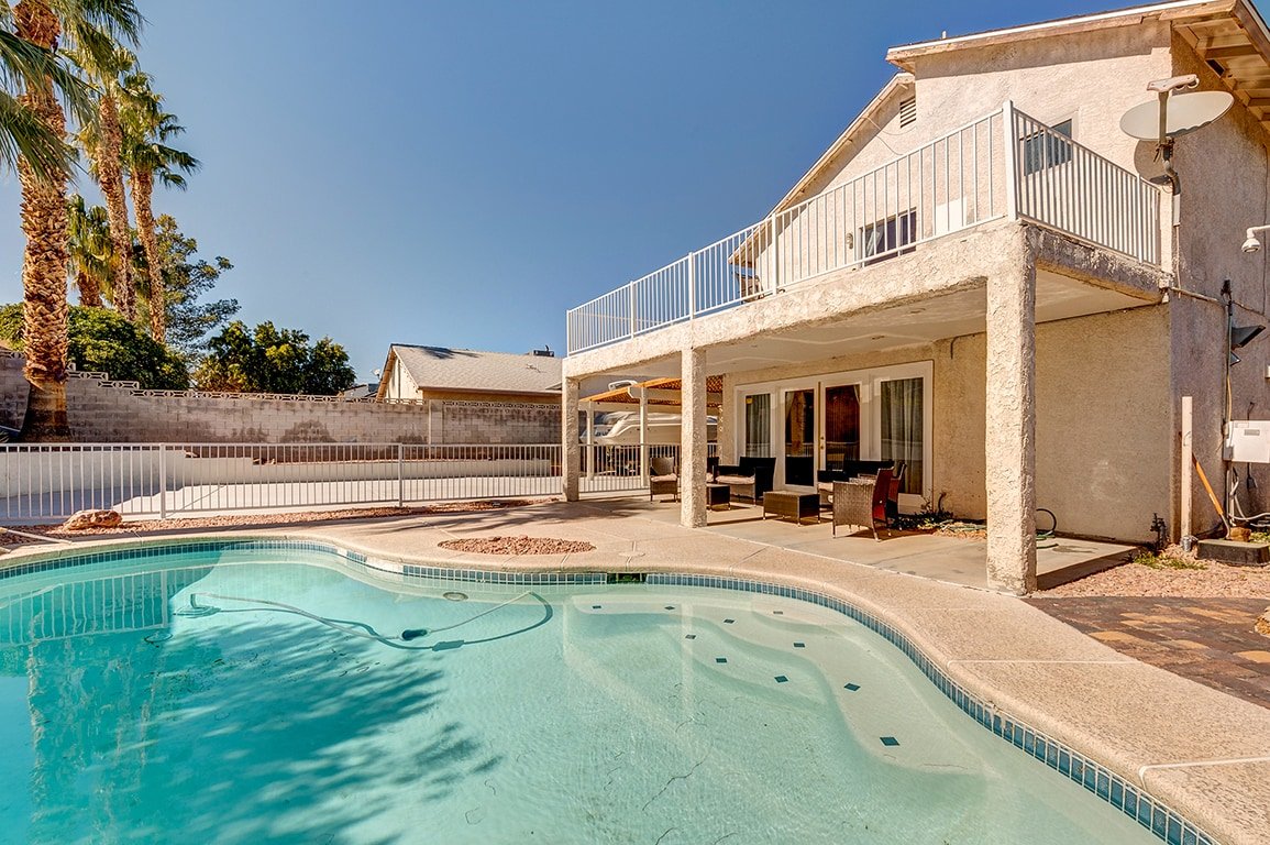 Beautiful house 10min Downtown,Pool,Hot Tub! gallery image 3