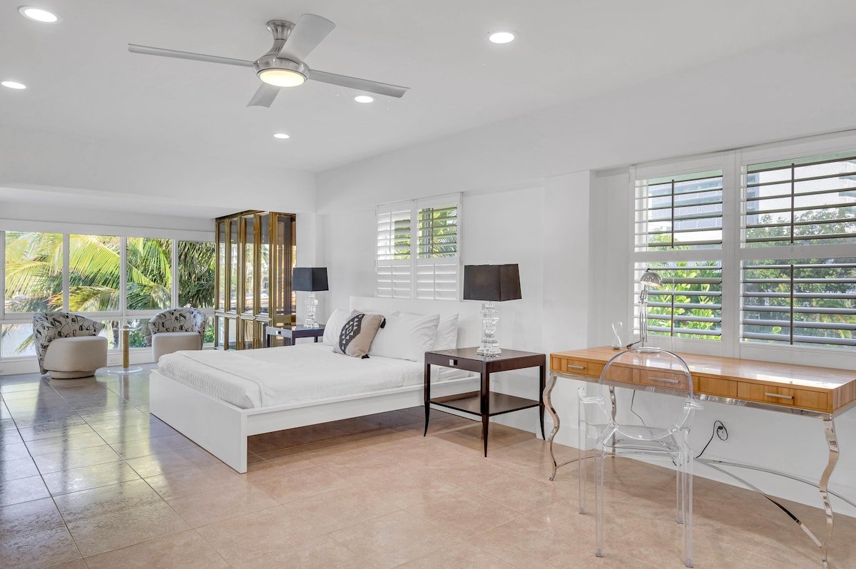 Suite by Beach | Waterfront | Lago Key One gallery image 4