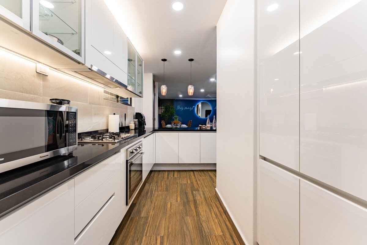 Luxury PH with Rooftop, BBQ, and Stunning Views gallery image 5