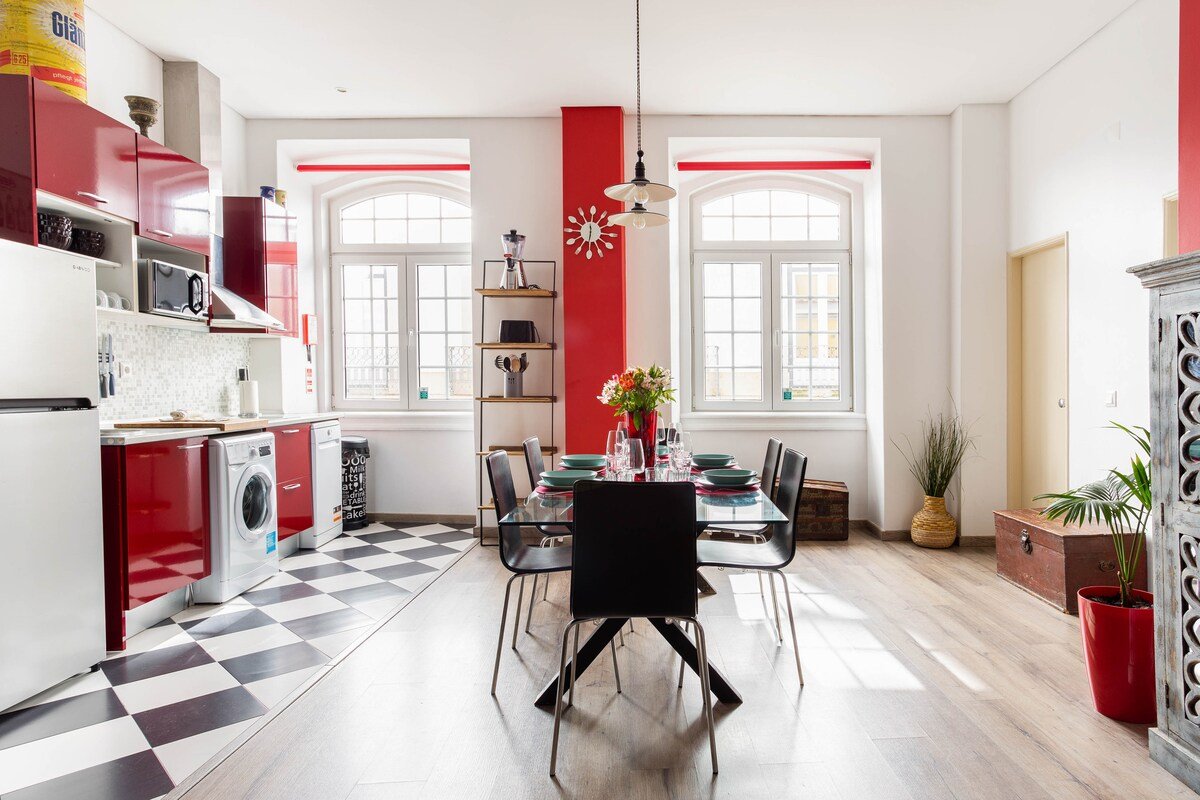 Super Central Walk Anywhere w/ AC, Lift & Parking gallery image 2