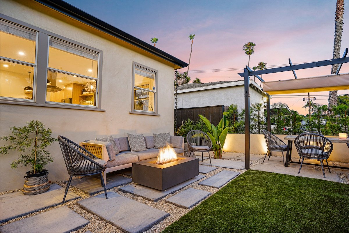 La Playa: Sun kissed Venice Bungalow, outdoor fire gallery image 5