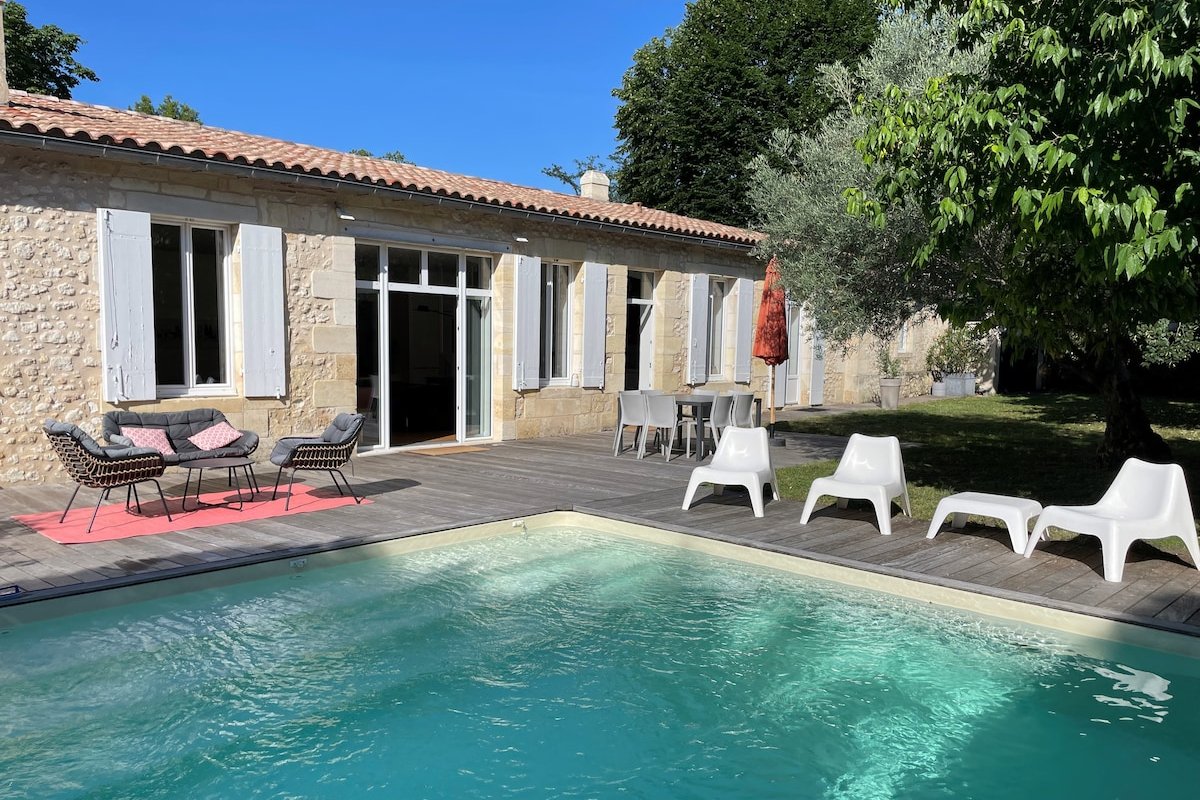 Belle et grande maison en pierre avec piscine gallery image 2