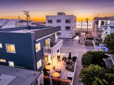 Beach Villa w/Views, Patio Firepit, AC, Parking