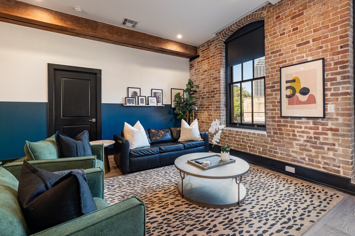 Lux 4BD/4BA | 2 Sleeper Sofas | Private Terrace gallery image 4