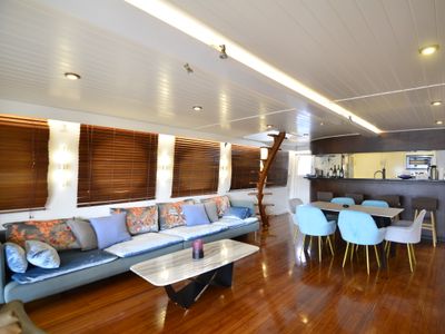 3000 sq ft. 3 Storeys Houseboat – Black Dragon