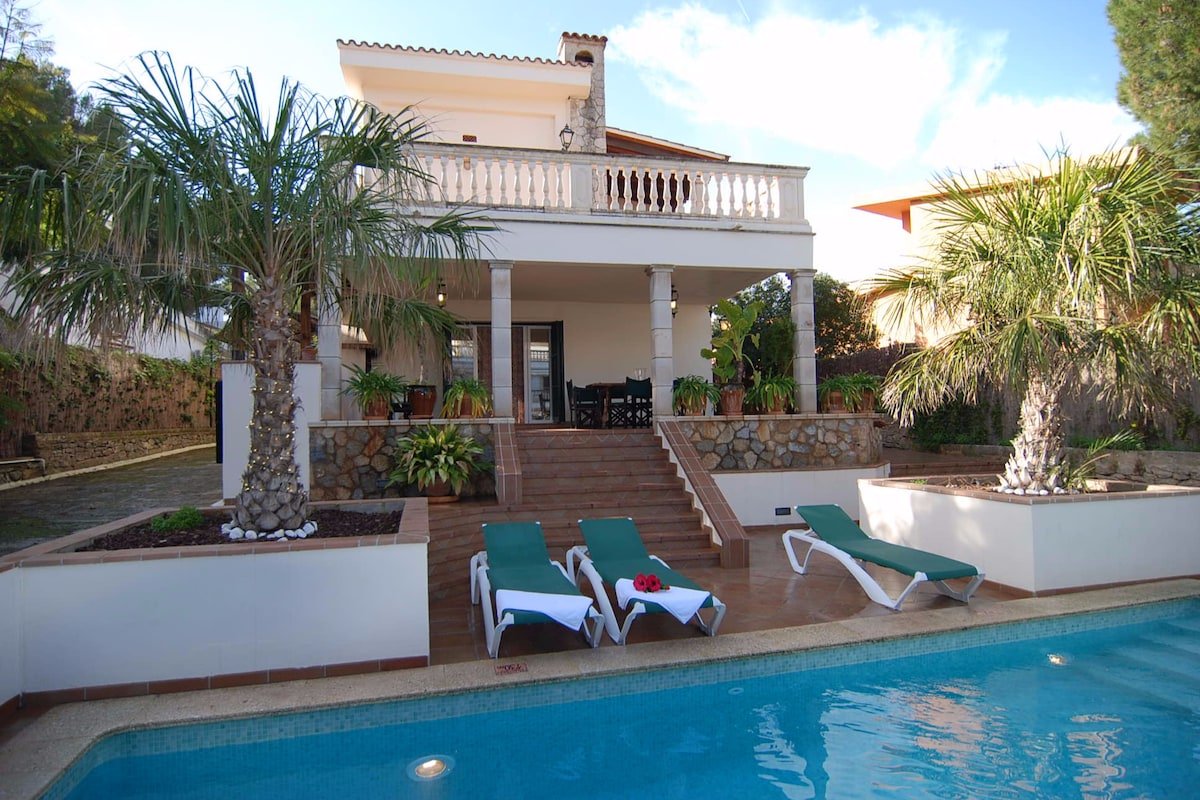 SOL VERI. Elegant Villa with private pool and BBQ. gallery image 2