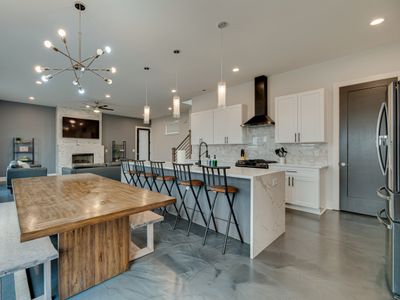 Downtown w/ Amazing Patios! Walk Everywhere.!.!.!