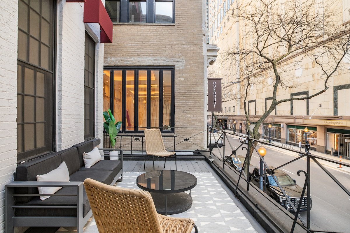 Gold Coast Pristine 3BD|2BR| Patio |Parking| Beach gallery image 2