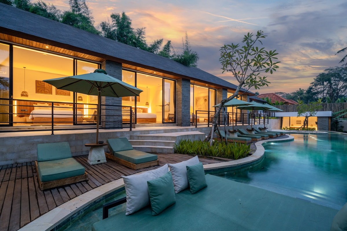 Villa Tonka : 6 BR Jungle View W/ Pool & Gym House