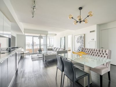 Stunning 2BD/2BTH~Rogers CTR/CN Tower/Parking
