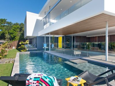 Bluey’s Beach House (4) – Ocean Views, Heated Pool