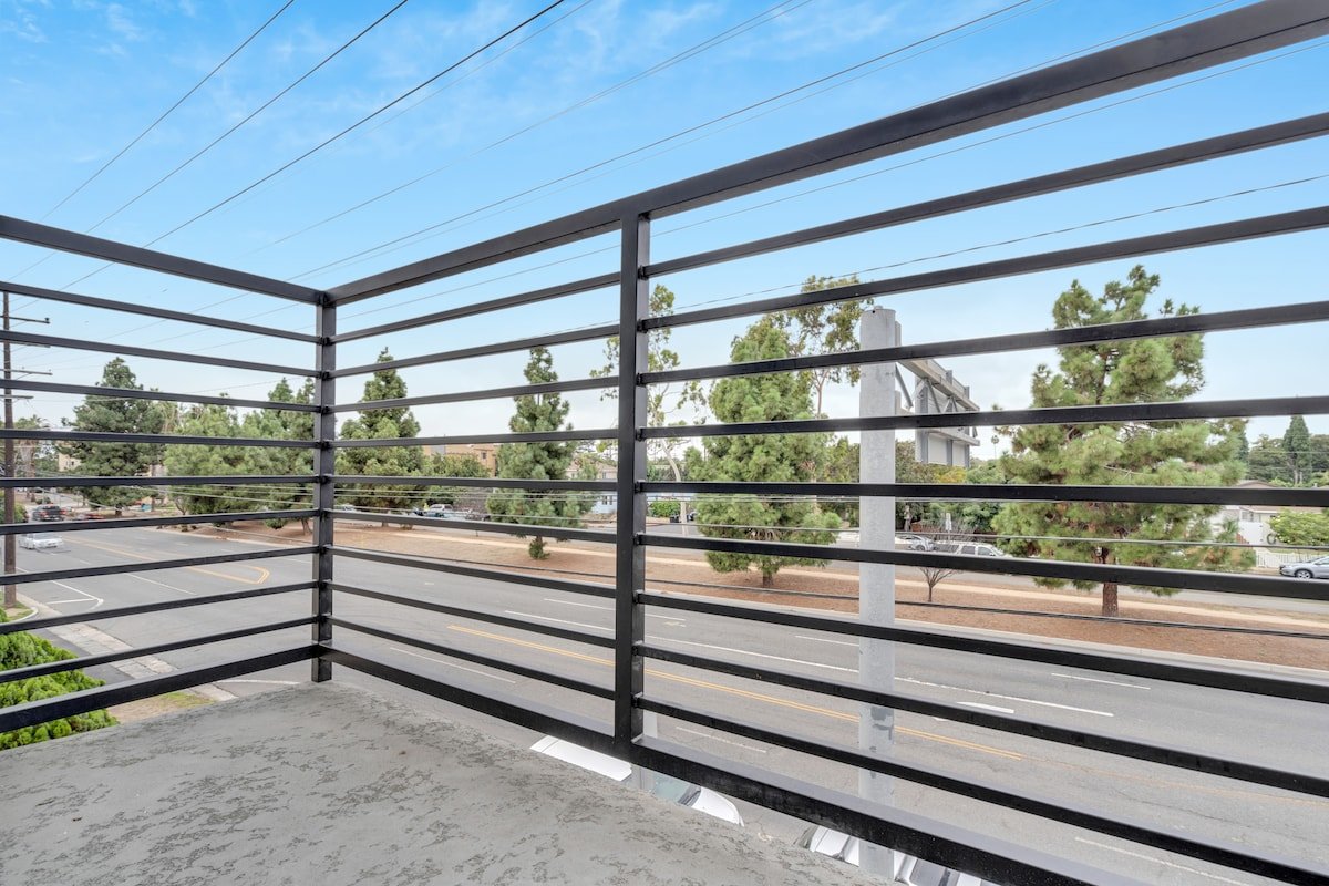 Culver Getaway 6BR | Near Marina gallery image 3