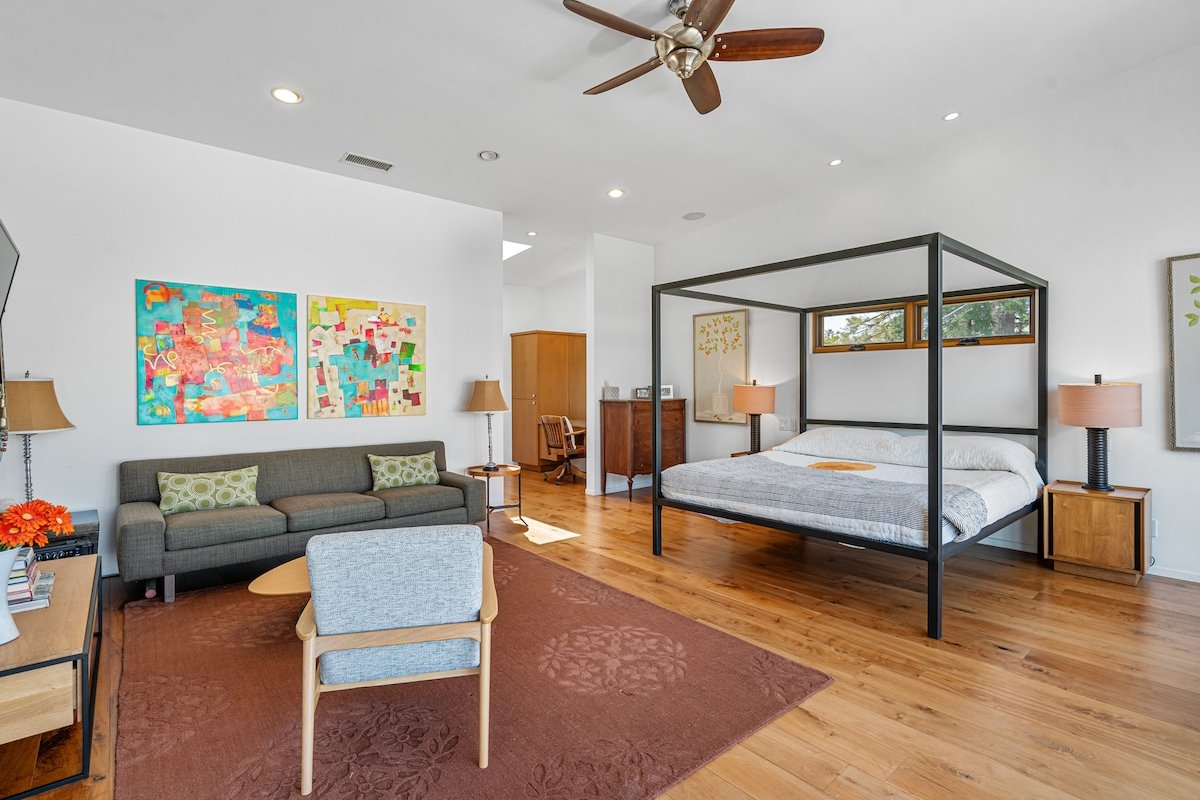 Gorgeous Westside Home – Pool/Spa – 3mi to Beach gallery image 4