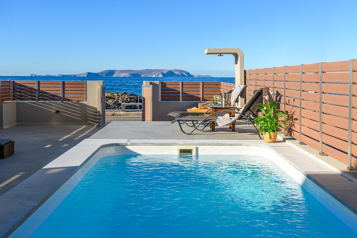 Anasa Luxury Seafront Villa ΙΙ with Heatable Pool gallery image 2