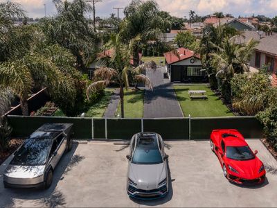 *TWO-HOME Remodeled 1-AcreEstate, Luxury Compound