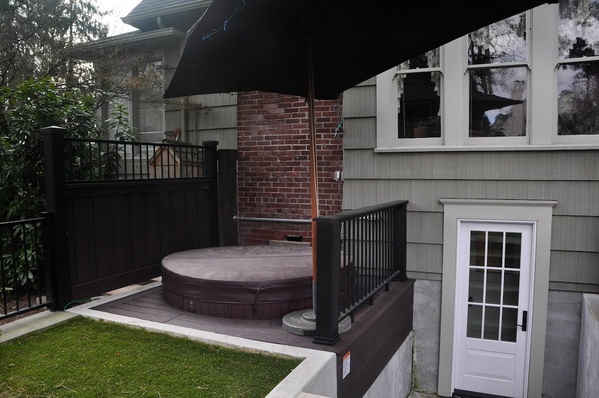 Green Lake Craftsman just across from the Lake gallery image 5