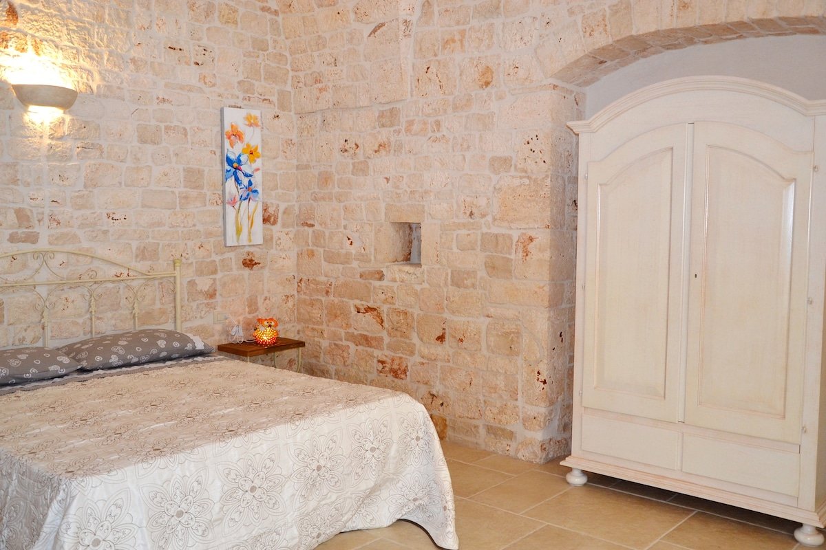 Charming villa with 10 sleeps and private pool gallery image 3