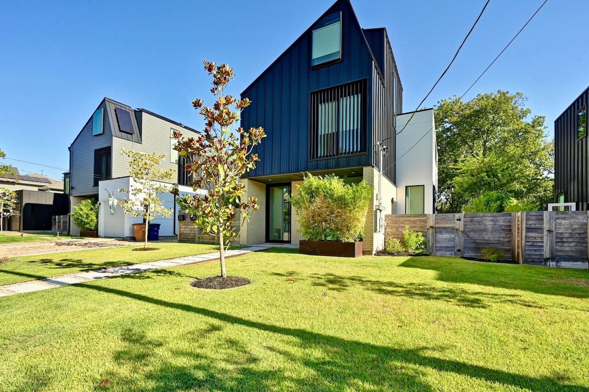 Stunning New Modern Zilker Perfection with Pool! gallery image 3