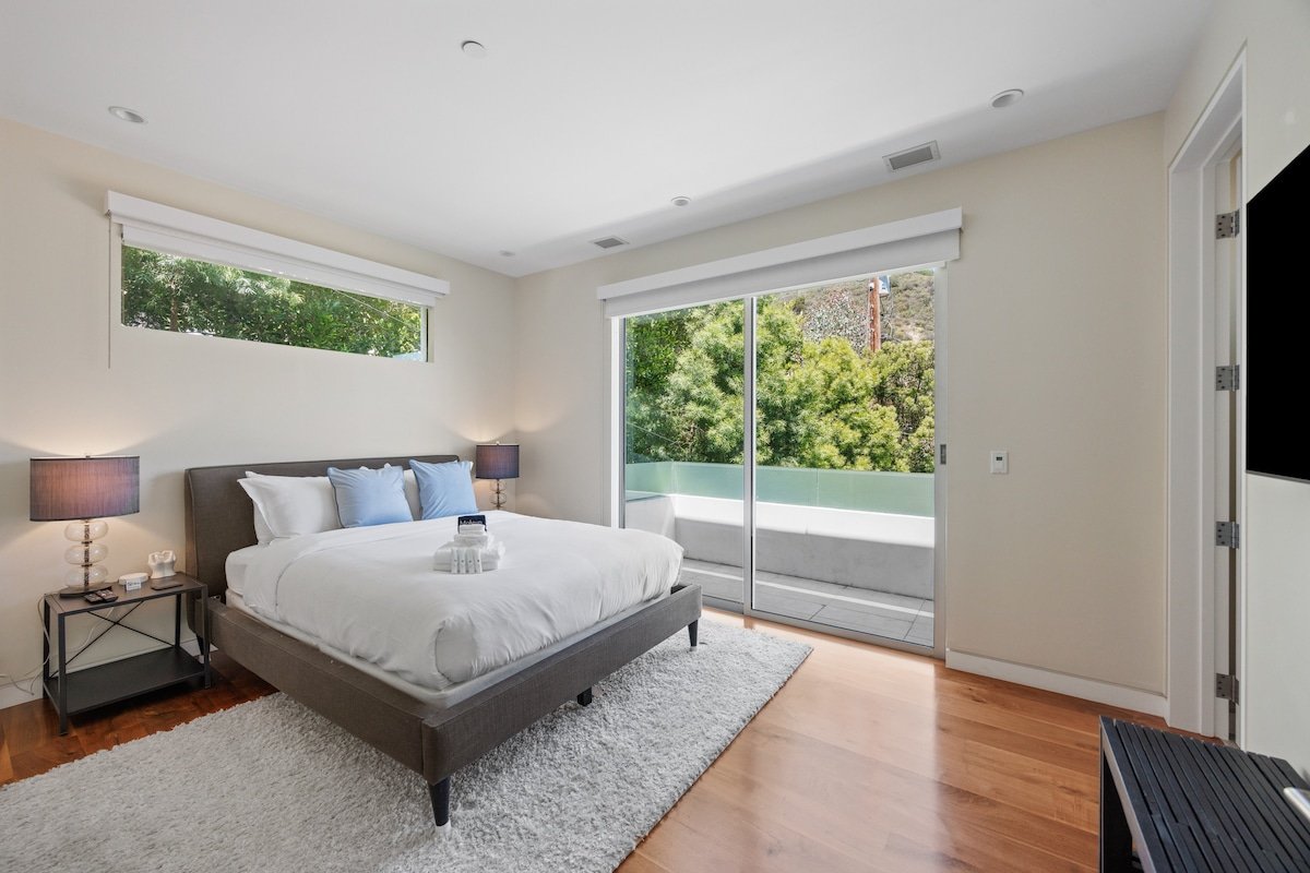 Mountainside Manor by Colby & Conrad gallery image 3