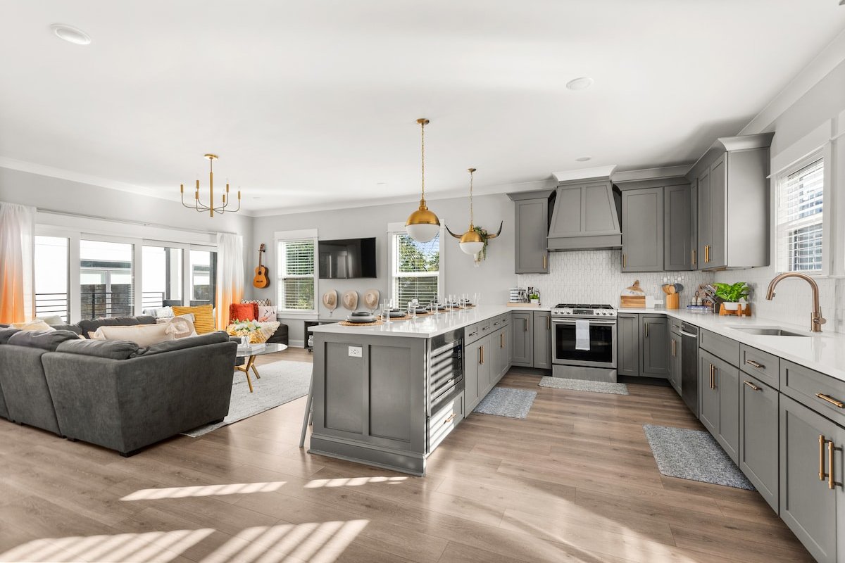 Lets Go Girls*Sleep 12+!*Broadway Ready*9 Beds! gallery image 2