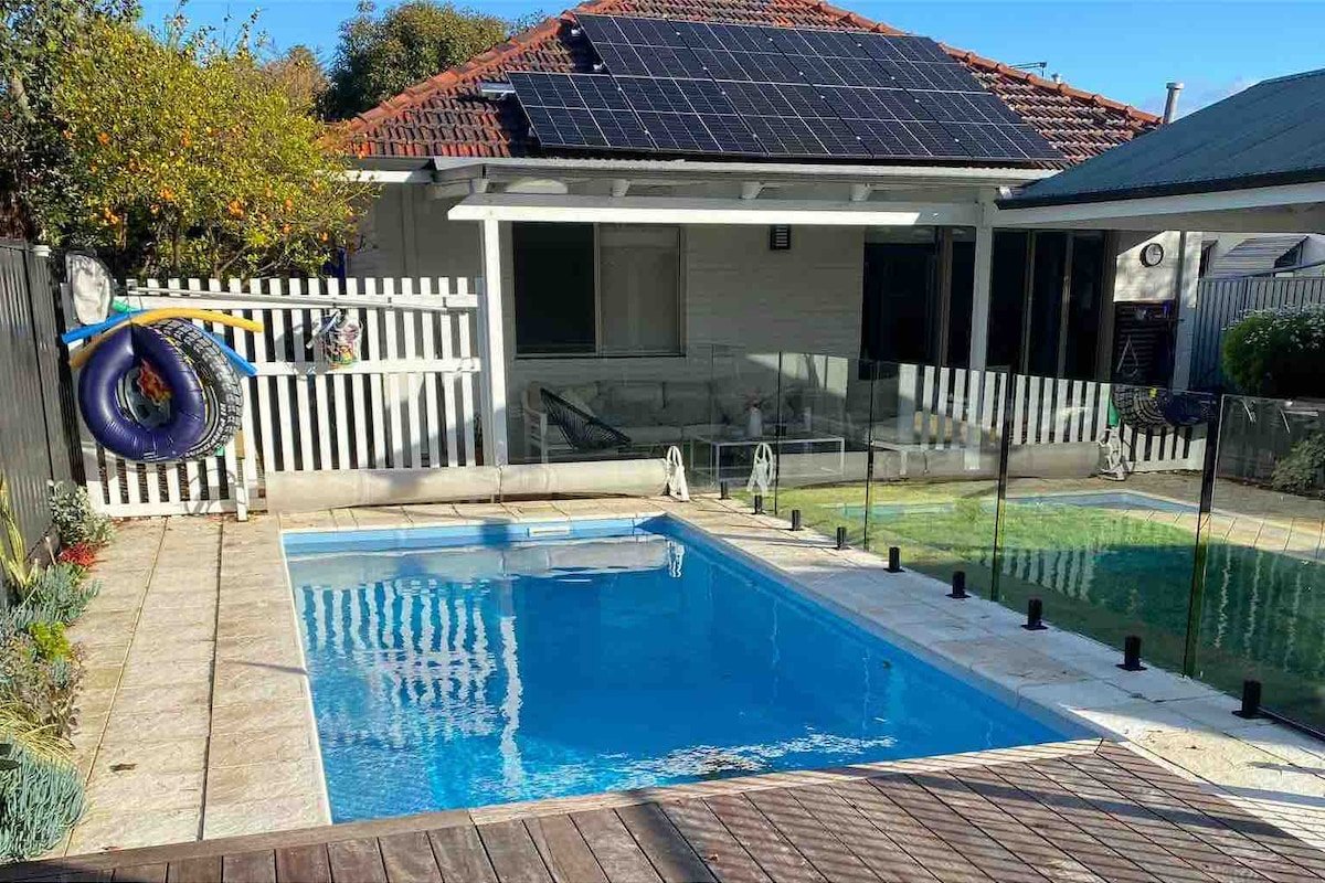 3×2 house with large backyard, pool, bbq and bar! gallery image 3