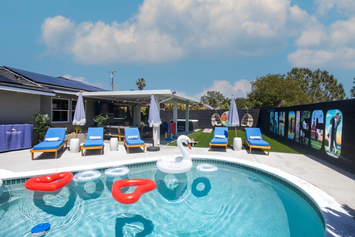 Pool, Hot Tub, AC, Games, 10 min to Beach Big Yard gallery image 2