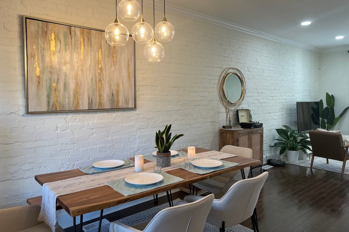 Modern, Luxury 3bd/2ba row home in Capitol Hill gallery image 2
