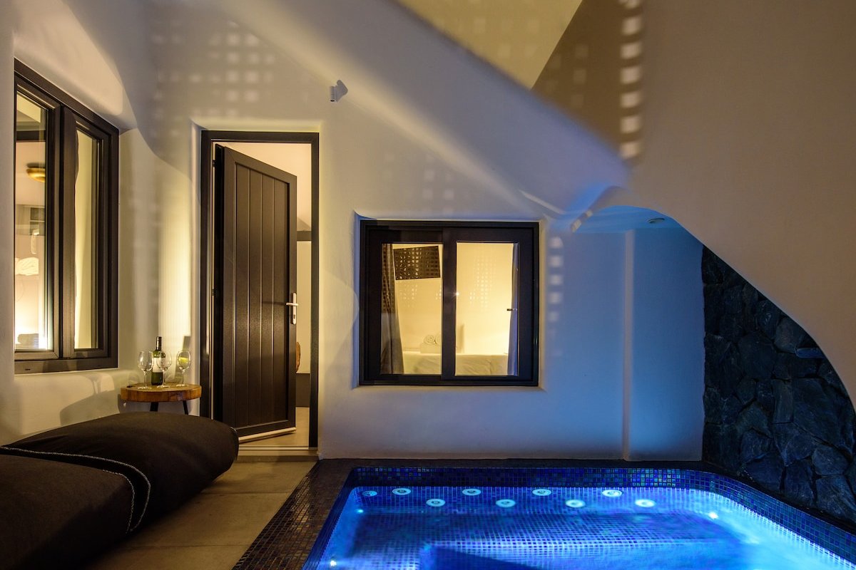 Secret Spot Luxury Villa | Private Pool & Jacuzzi gallery image 3