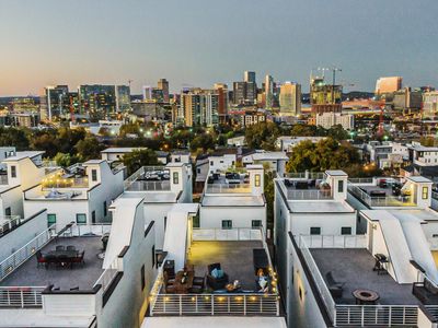 The Rooftop House Nash – Skyline View, Walkable!