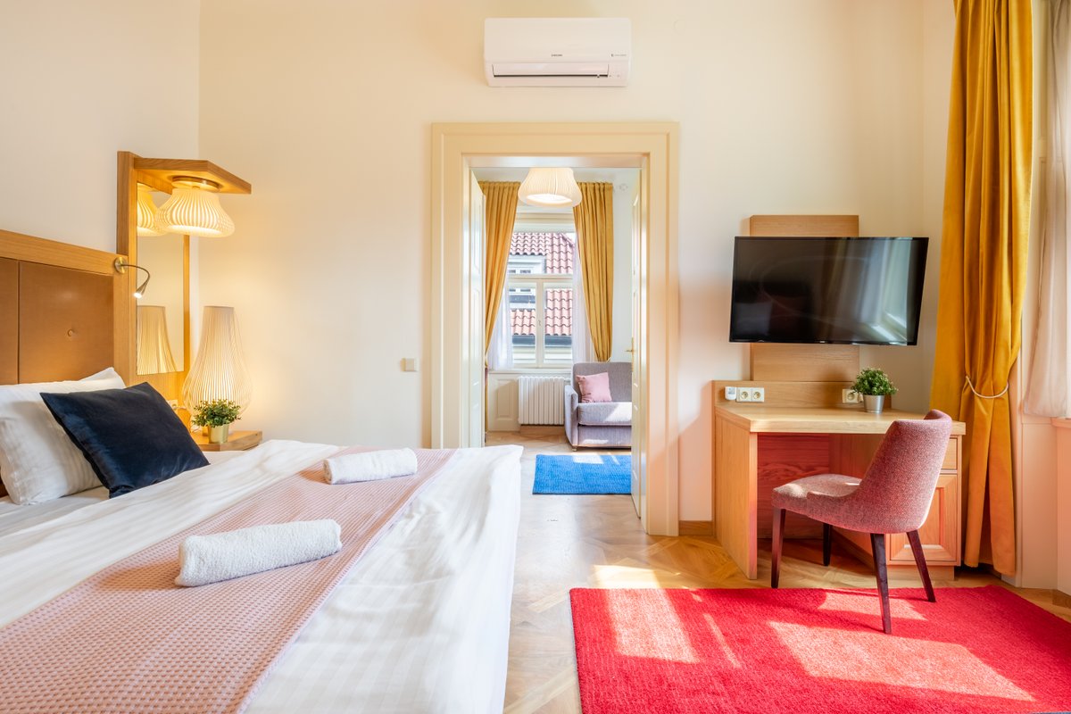 > > > Luxury Apartment + Old Town Square * * * * *