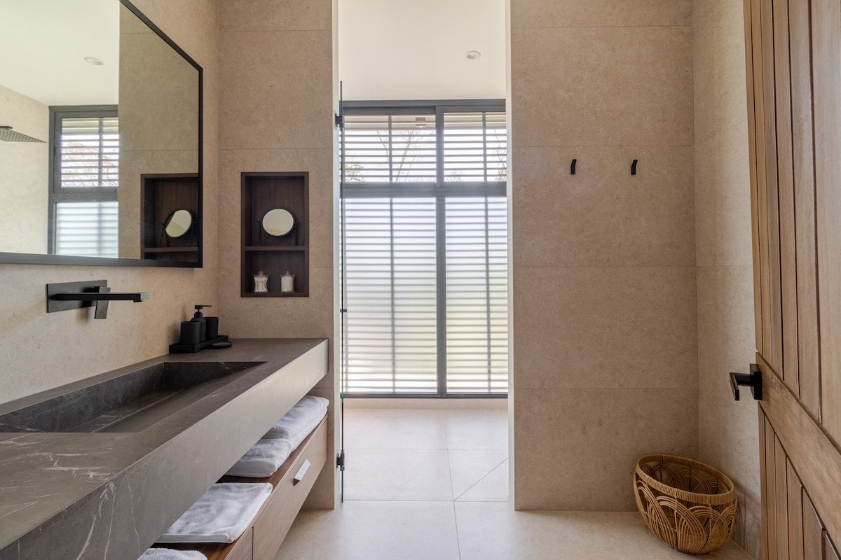 Nalani | Luxe- Semi Olympic Pool & Beach Access gallery image 5