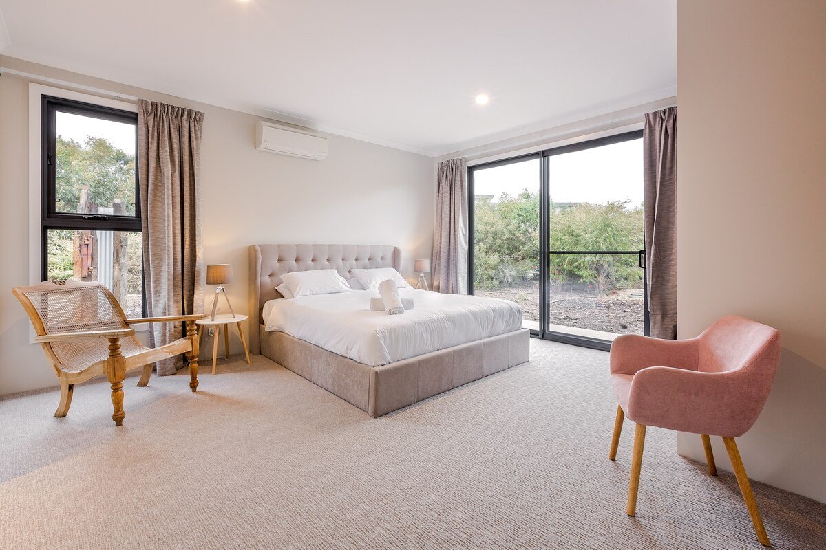 Bonnie & Piper—Lakeside & Wine Country Living gallery image 4