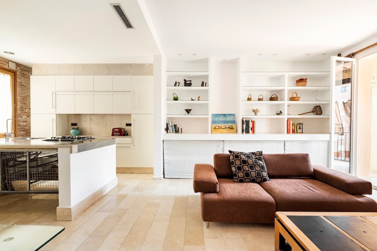 big loft in the heart of Barcelona gallery image 5