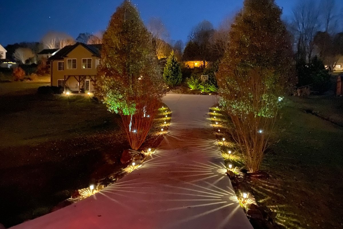 10 Min. to DTWN, HotTub & Sauna Bunks, 2 Acres gallery image 2