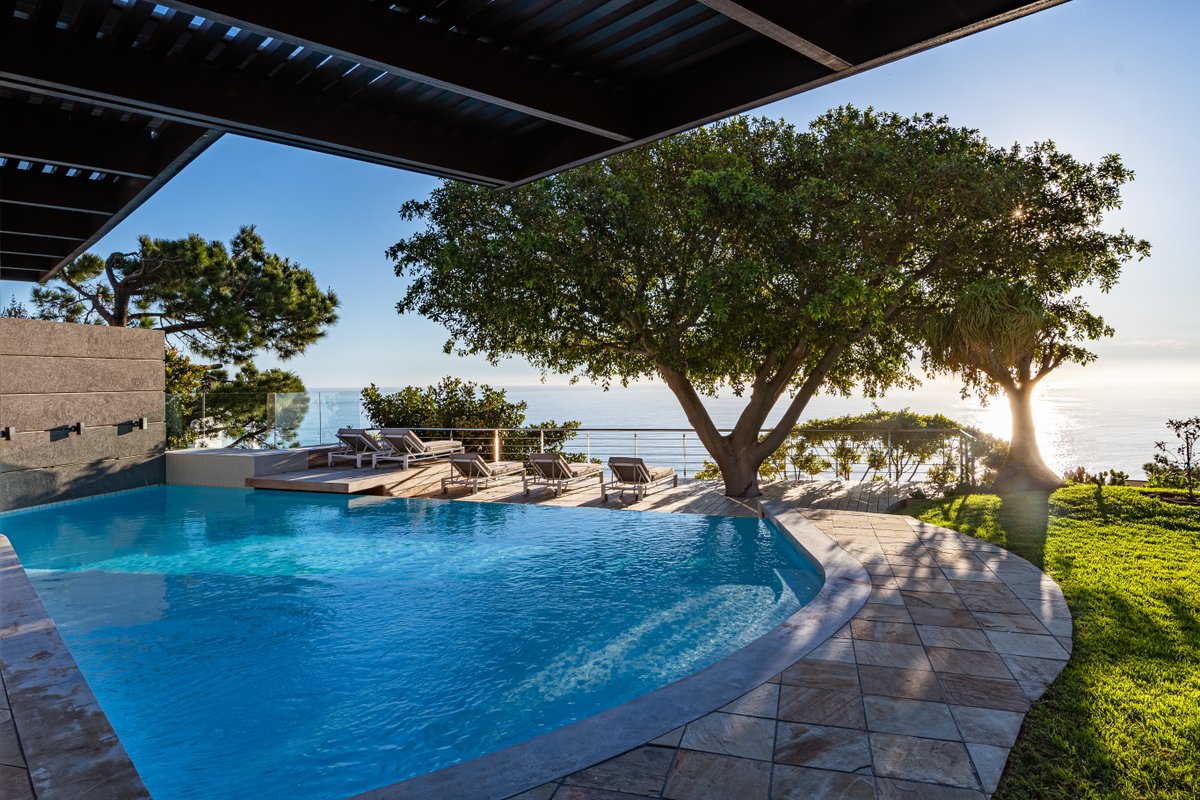 CampsBayDreamVilla: pool, jacuzzi, Gym, sea views