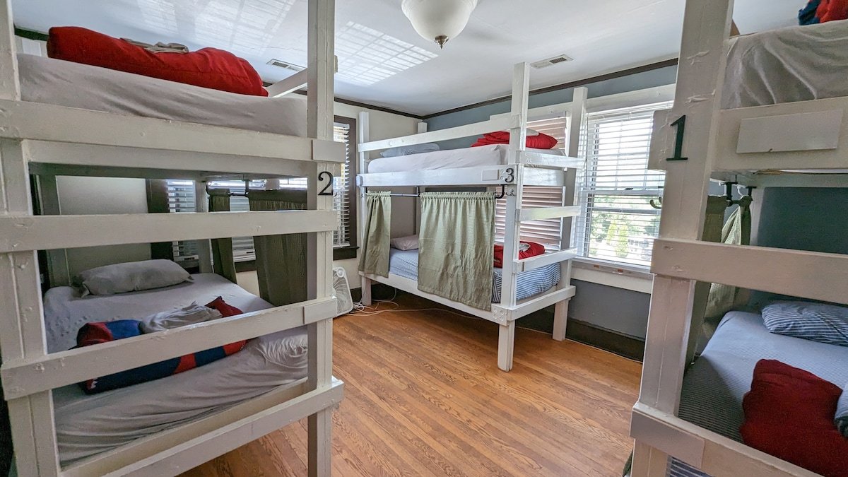 Whole hostel rental in West Asheville gallery image 5