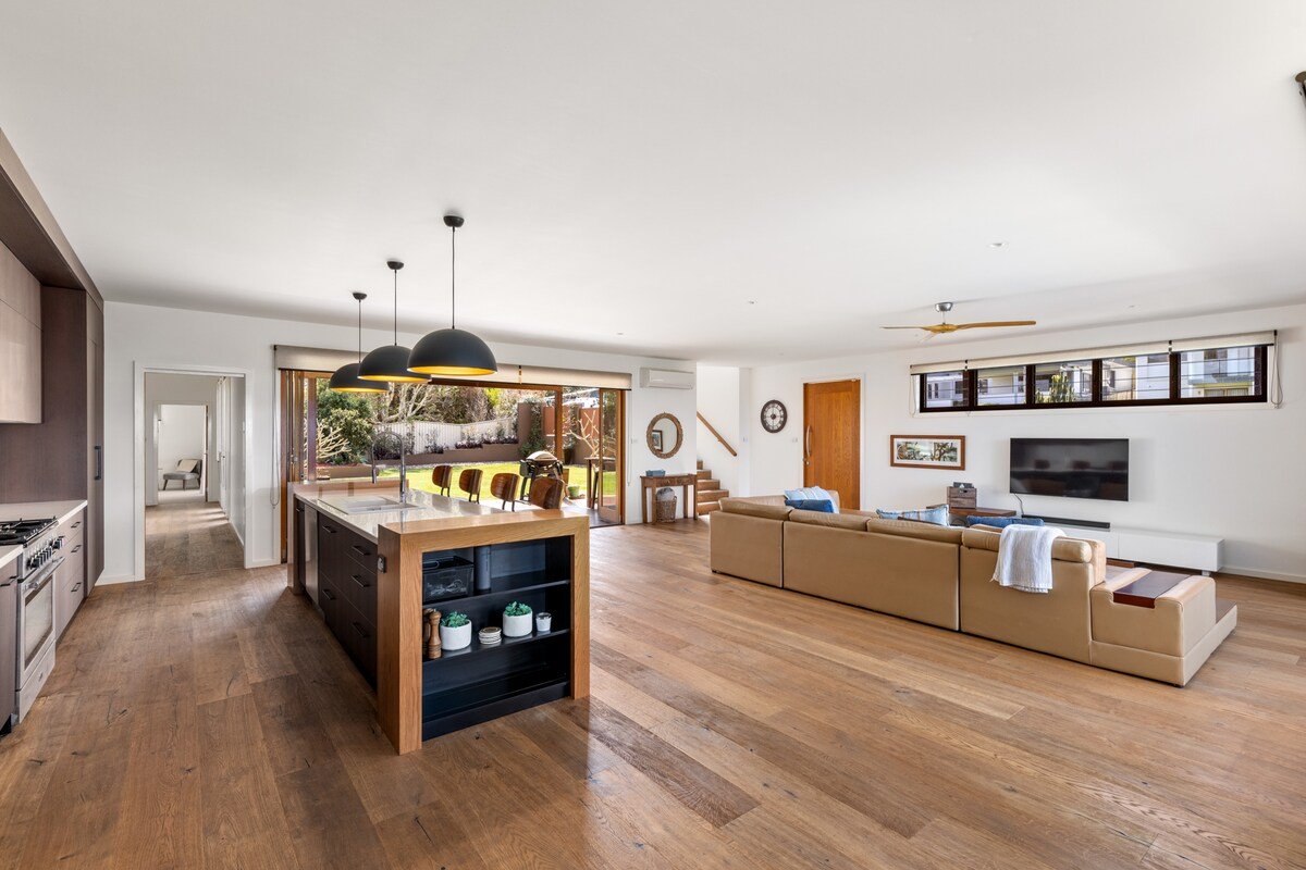 Emerald Beach Home with a View gallery image 3