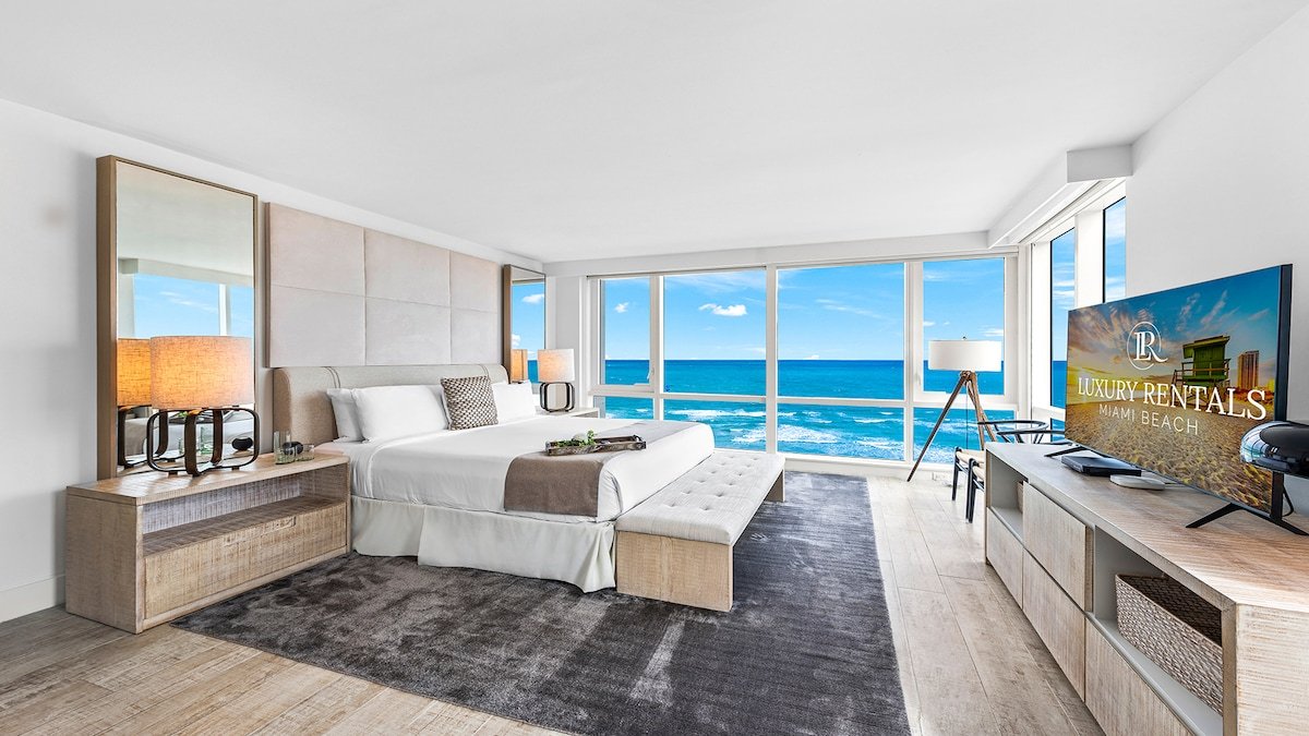 Oceanfront Private Condo at 1 Hotel & Homes -1120