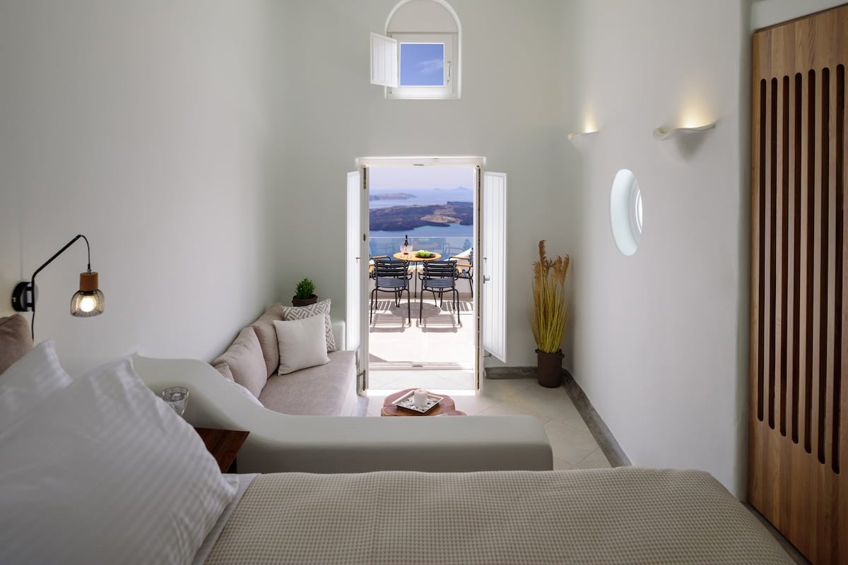 Aethria Suite with Caldera View gallery image 3