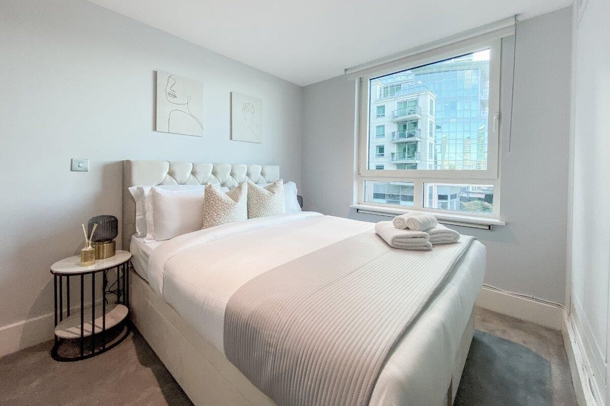 Luxury Riverside Retreat with Stunning Views gallery image 5