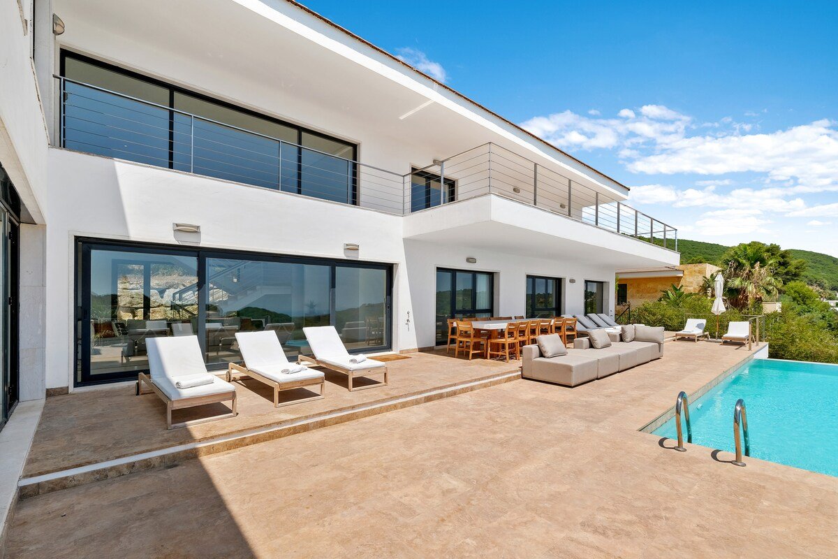 Villa Giga – Beautiful golf and sea views! gallery image 3