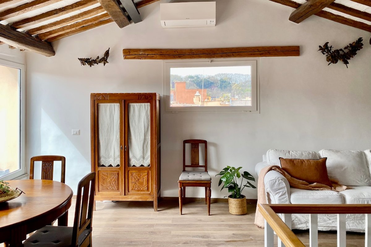 Amazing penthouse with terrace in Trastevere gallery image 4